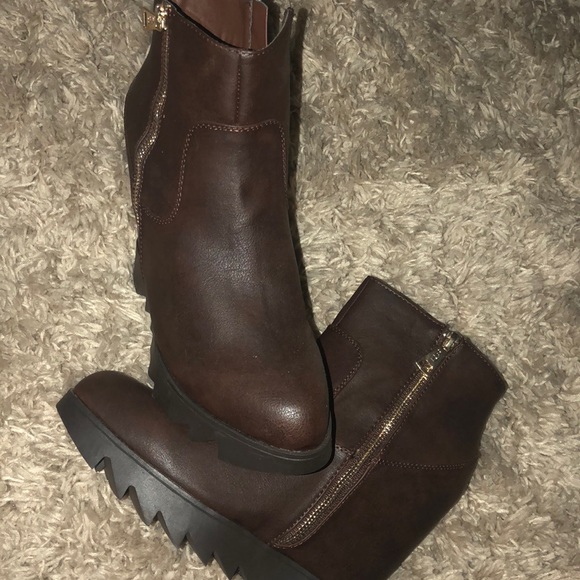 Brand New Brown Leather Boots - Picture 2 of 4